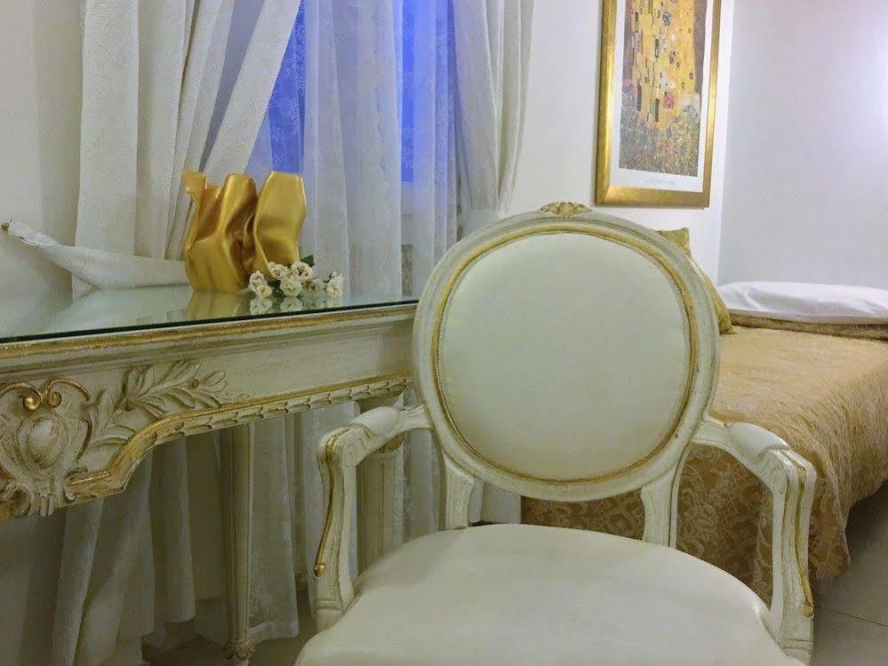 Residenza Due Torri Check In Presso Hotel Centrale Vicolo Cattani 7 Boloňa Exteriér fotografie